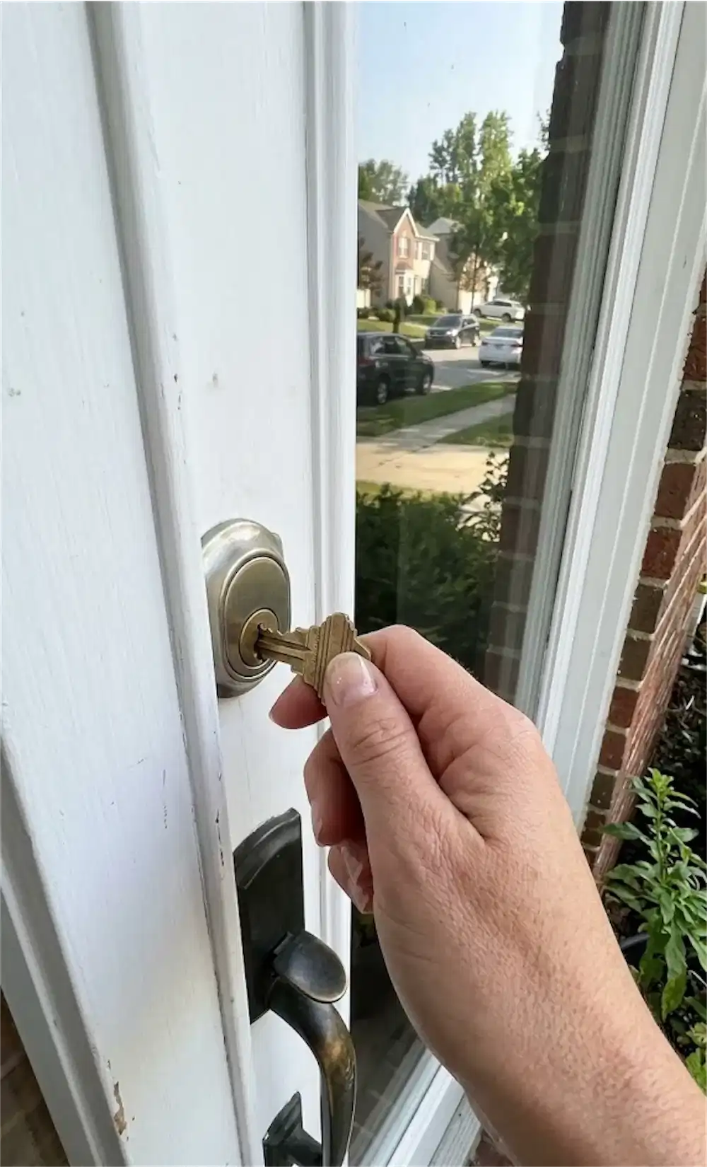 Setting boundaries and moving into a new home after divorcing a narcissist to protect mental health
